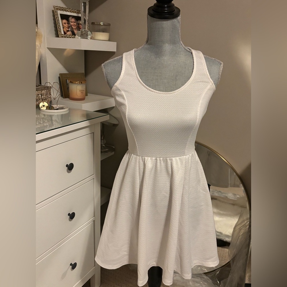 Jessica Simpson White Sleeveless Scoop Neck Sundress